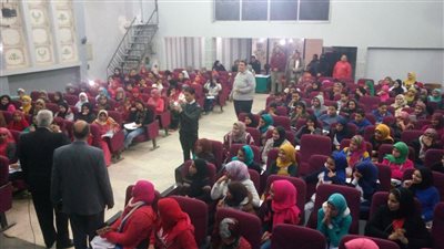 بالصور.. محاضرات مجانية لطلاب الشهادة الإعدادية بالفيوم