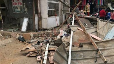 إزالة كشك عطل حركة المرور بطريق «بنها - الزقازيق» (صور)