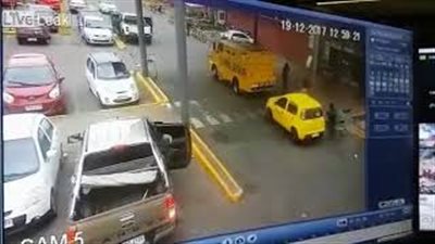 سرقة مال من موظف على طريقة أفلام الأكشن (فيديو وصور)