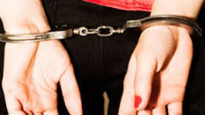 القبض على بطلة صفحة تعرض ممارسة الدعارة مقابل 1000 جنيه بالمعادى