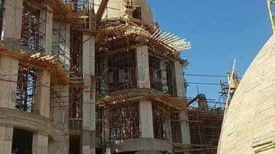 قصة قداس الميلاد الحائر بين العاصمة الإدارية والعباسية (صور)