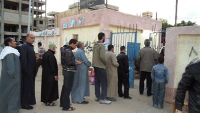 ازدياد أعداد الناخبين أمام لجان العريش