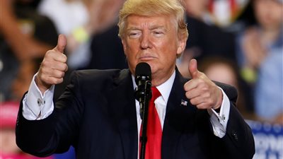 ترامب يبدأ عطلة عيد الميلاد بعد توقيعه قانون الضرائب