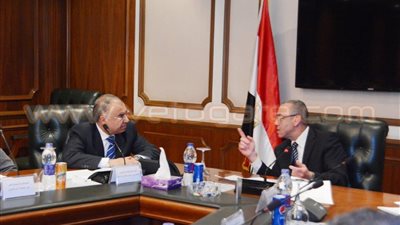 بالصور.. وزير الطيران يلتقي القيادات الأمنية بالمطارات.. يقرر سحب التراخيص من الجهات المخالفة.. يطالب باليقظة والاستعداد لأي طارئ.. ووفد روسي يتفقد إجراءات الأمن بمطار القاهرة غدًا