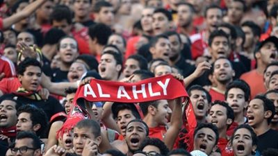 ألتراس أهلاوي يهتف للخطيب بعد التتويج بالبطولة العربية للطائرة