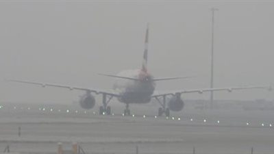 تأخر إقلاع رحلتين بمطار القاهرة ٣ ساعات لسوء الطقس