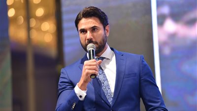 أحمد عز يهدي تكريمه في «دير جيست» للشهيد عمرو صلاح