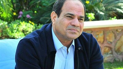 السيسي يعزي أسرة شهيد القوات المسلحة في شمال سيناء