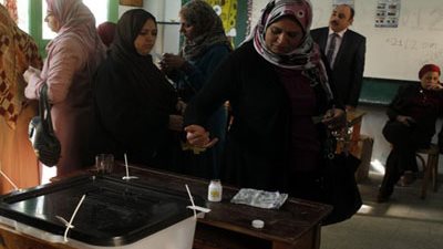 صحيفة قطرية: نتيجة الاستفتاء تحدد طبيعة المرحلة فى مصر