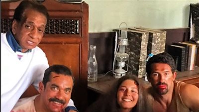 معركة دامية بين أمير كرارة وسكوت آدكنز في كواليس «حرب كرموز»