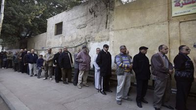 المستشار الثقافي المصري باليمن: الاستفتاء واجب وطني