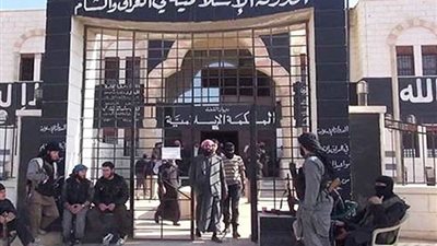 «داعش» يقرر خفض رواتب مقاتليه