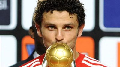 هاتفياً ..غالي يطمئن على بعثة الأهلي