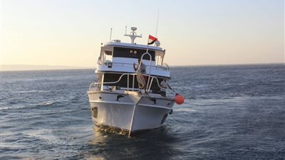 حكايات أمير البحار في الغردقة.. مركب «ريسكيو 1» مهمته إنقاذ من يواجهون الموت في «عرض البحر».. البلاغات بداية التحرك في وسط الأمواج.. و6 رجال يحملون مهمة إنقاذ الغرقى