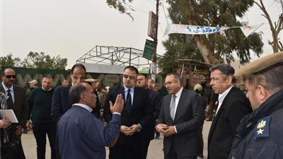 بالفيديو والصور.. محافظ الفيوم ونائب وزير الإسكان يتفقدان العشوائيات