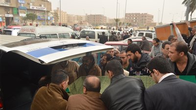 بالصور .. غياب نجوم الفن عن جنازة شقيقة المنتج هشام عبد الخالق