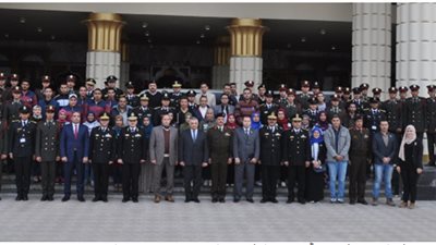 تفاصيل استقبال كلية الشرطة لشباب 11 جامعة.. قضاء يوم للتعايش مع طلاب الأكاديمية.. أحمد العمري: نسعى لزيادة الروابط بين الشباب والمؤسسات الوطنية.. ومفتي الجمهورية يشارك في ندوة عن مكافحة الإرهاب