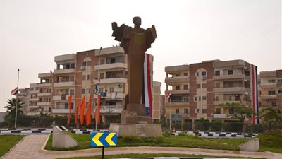 منازل الإسماعيلية تكتسي بأعلام مصر ترحيبا بالرئيس السيسي