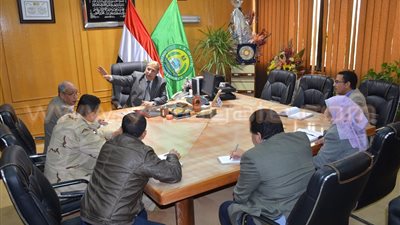 محافظ الإسماعيلية يناقش استعدادات مهرجان الأفلام التسجيلية