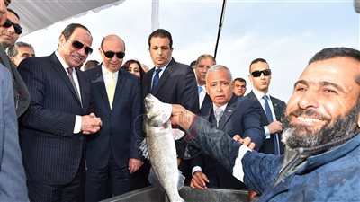 28 صورة ترصد زيارة السيسي لمنطقة قناة السويس
