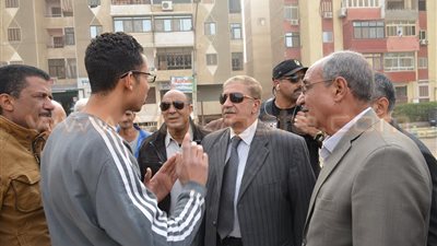 بالصور.. محافظ الإسماعيلية يتابع أعمال النظافة ورفع القمامة