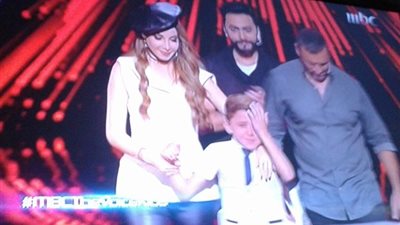 بكاء طفل على مسرح «The Voice Kids» لرفض لجنة التحكيم اختياره