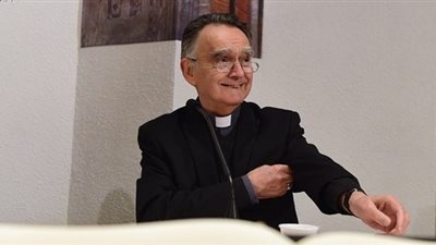 رئيس أساقفة فرنسا يطالب بالمزيد من الدعم للمهاجرين