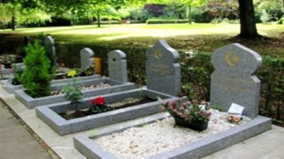 بالصور.. مجهولون يعتدون على مقابر المسلمين في باريس