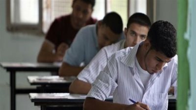 طلاب الإعدادية يؤدون امتحاني العلوم والكمبيوتر بالجيزة.. اليوم
