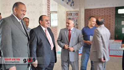 بالصور.. محافظ القليوبية يتفقد سير الامتحانات بمدارس المحافظة