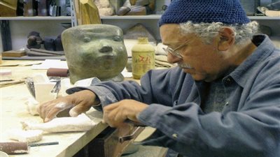 التنمية الثقافية: آدم حنين الأب الروحي لـ«سيمبوزيم النحت» بأسوان