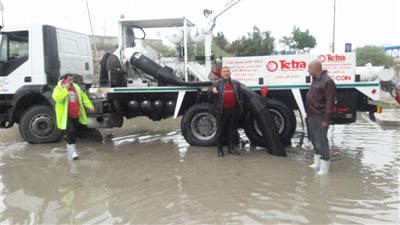 أمطار غزيرة وانقطاع الكهرباء في الإسكندرية (صور)