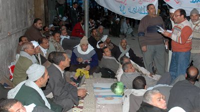 معتصو مصنع الألومنيوم يحتجزون رئيس مجلس الإدارة