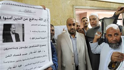 بالصور.. وصول مسيرة جديدة من أنصار عبدالله بدر إلى  محكمة الجلاء