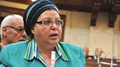 عائشة عبدالهادي تصل مطار القاهرة قادمة من لبنان