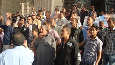 تجمهر أنصار مرتضى منصور أمام مكتب النائب العام