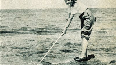 بالصور.. مريم فخر الدين تصطاد على شواطئ الإسكندرية