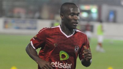 زيزو يجتمع بالغاني أنطوى في مران الأهلي