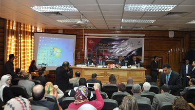 محافظ الجيزة من مؤتمر «التعداد»: لفتنا انتباه المواطن بالمشكلة السكانية