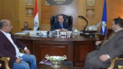 محافظ دمياط يبحث تطوير نادي الشرطة