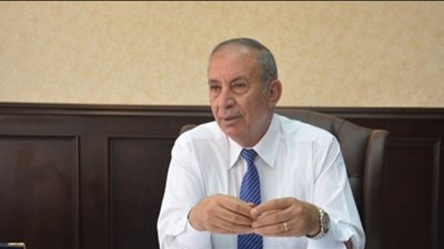 محافظ البحر الأحمر يؤكد ضرورة انتهاء المشروعات في الوقت المحدد