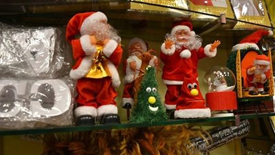 بابا نويل يصلح ما أفسده داعش.. الموصل تحتفل بالكريسماس بعد طرد التنظيم.. أطول شجرة عيد ميلاد تعيد الأفراح لكركوك.. وقرقوش تمسح دموع مواطنيها بعد دحر الإرهاب