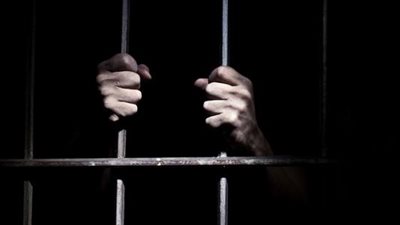 المؤبد لضابط شرطة بتهمة الاتجار في المخدرات بأكتوبر