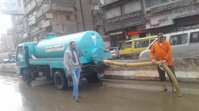 رفع مياه الأمطار من شوارع المحلة في الغربية (صور)