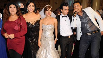 بالصور.. احتفال المطربة الشعبية هدى بزفاف شقيقتها