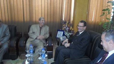 محافظ الإسماعيلية يستقبل رئيس الهيئة الاقتصادية لقناة السويس