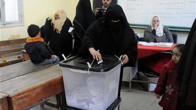 صراع بين التيارين الشعبي والإسلامي حول الاستفتاء 