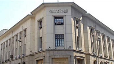 اقتصاديون: مصر على حافة الهاوية بسبب القرض.. الببلاوي: إلغاؤه يضع الاقتصاد في ورطة.. فاروق: الصندوق يماطل لأغراض سياسية