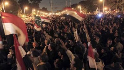 معتصمو الاتحادية يطردون شخصا طالبهم بإنهاء الاعتصام