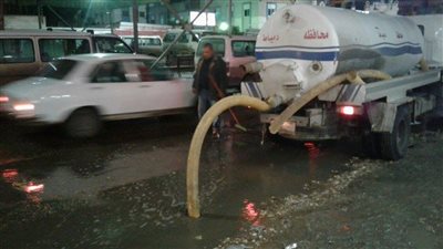 حملات لإزالة مياه الأمطار بمراكز ومدن دمياط (صور)